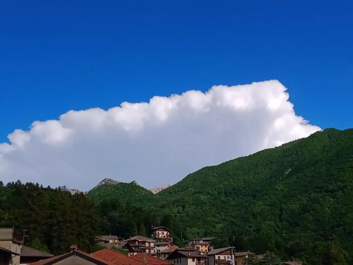 Il Giardino Di Cres Bed & Breakfast Esino Lario 0*,  Italy