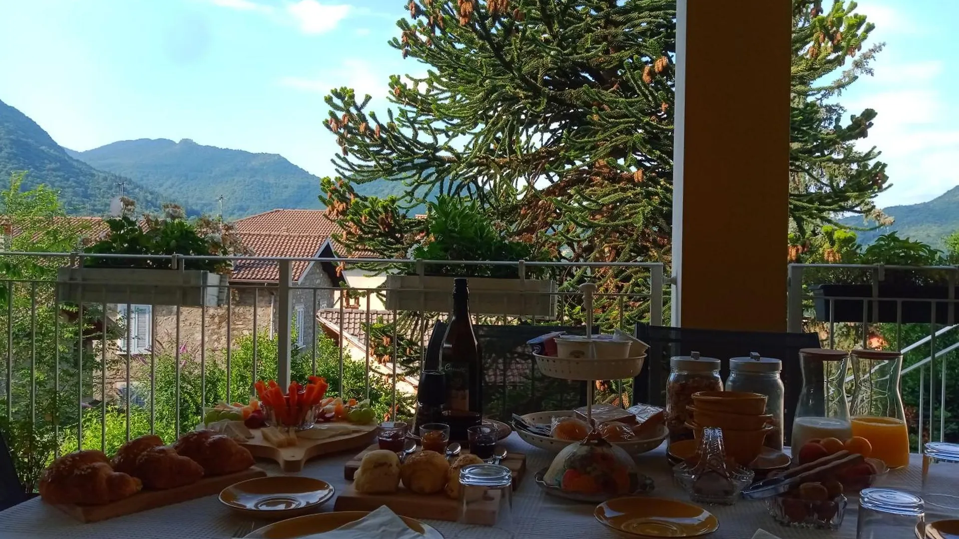 Il Giardino Di Cres Bed & Breakfast Esino Lario Italy
